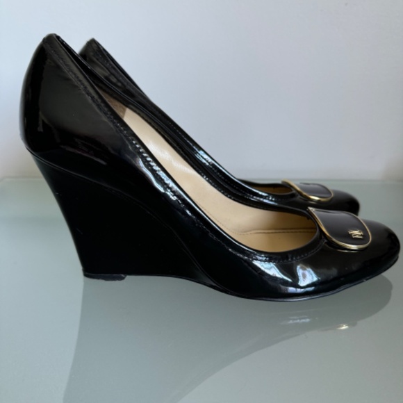 Lauren Ralph Lauren - Black Patent Leather Wedge Gold Trim Logo Pump - Picture 3 of 9